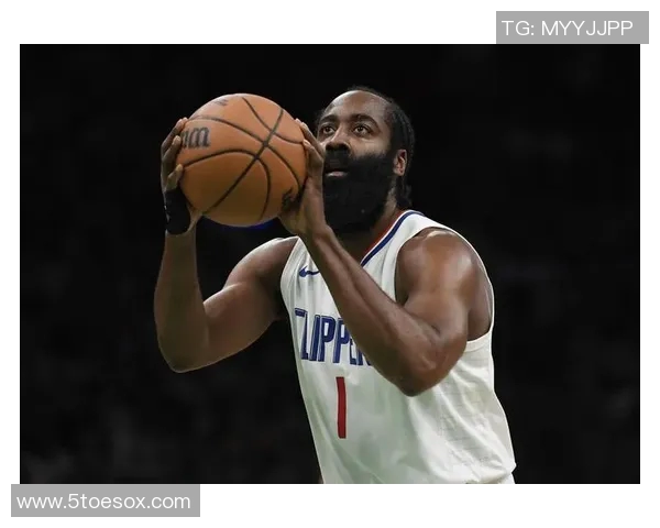 詹姆斯回归骑士的流言暂且不谈 专注当下 哈登已让球队焕然一新